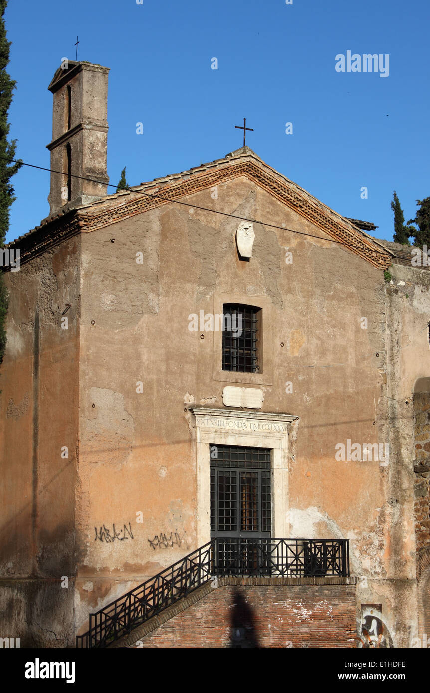 Kleine mittelalterliche Kirche in Rom, Italien Stockfoto