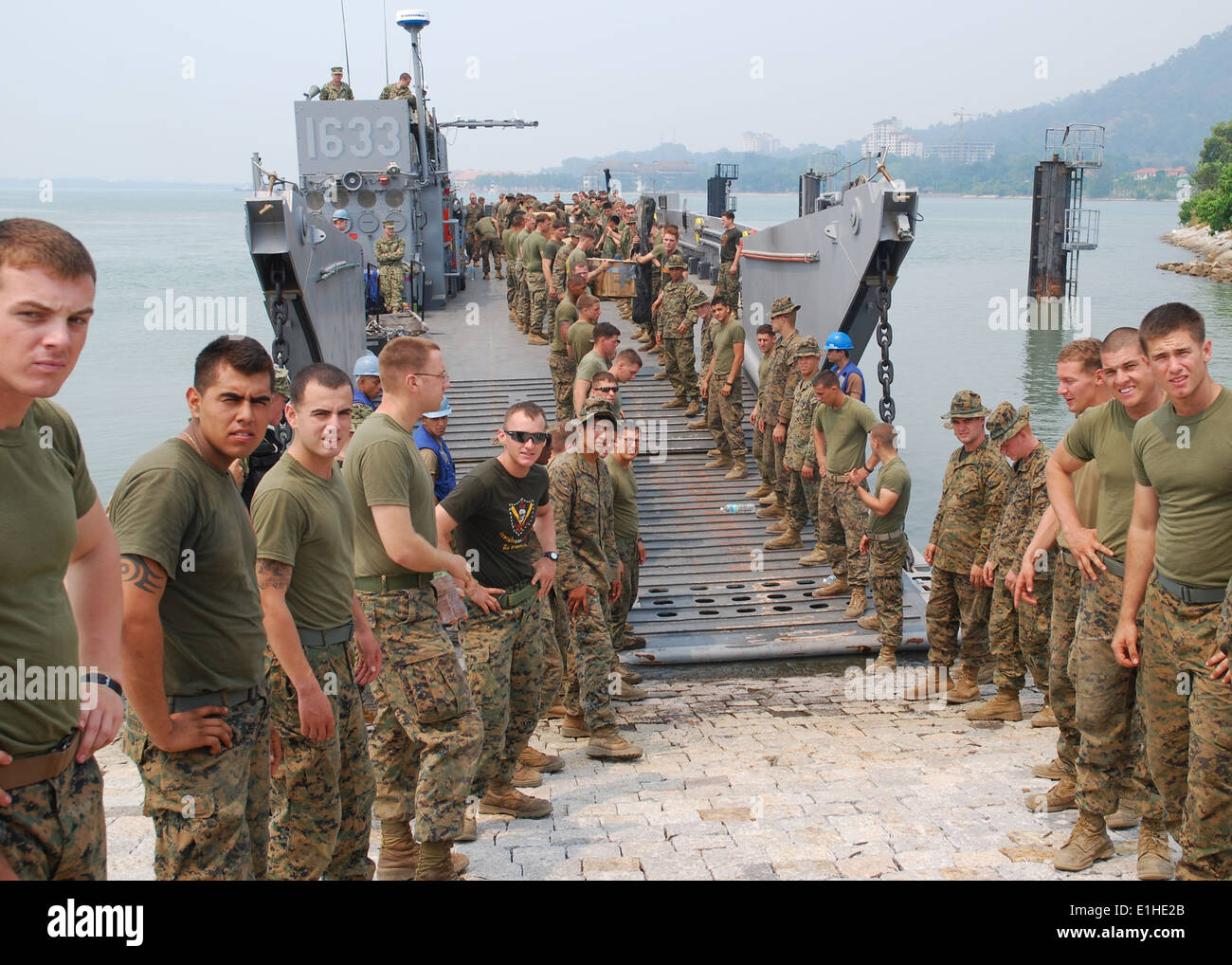 Us Marines Operationen Retrograde Nach Bereich Ausbildung Mit Malaysischen Soldaten Mit Der 10 Fallschirmjager Br Stockfotografie Alamy
