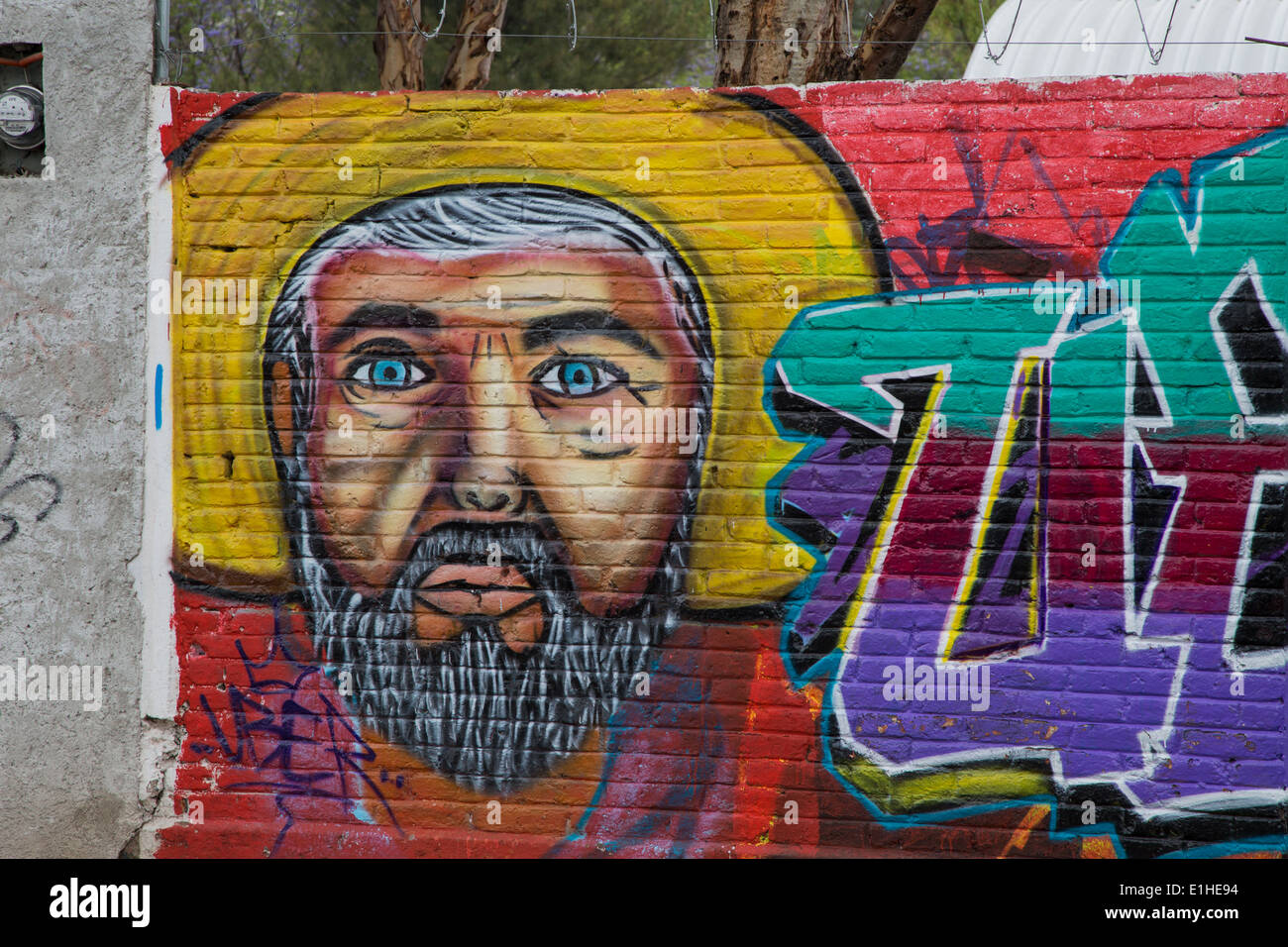 Urbane Kunst Darstellung einen mexikanischen Mann mit Hut und Schnurrbart in der spanischen Kolonialstadt von Santiago de Querétaro, Mexiko Stockfoto