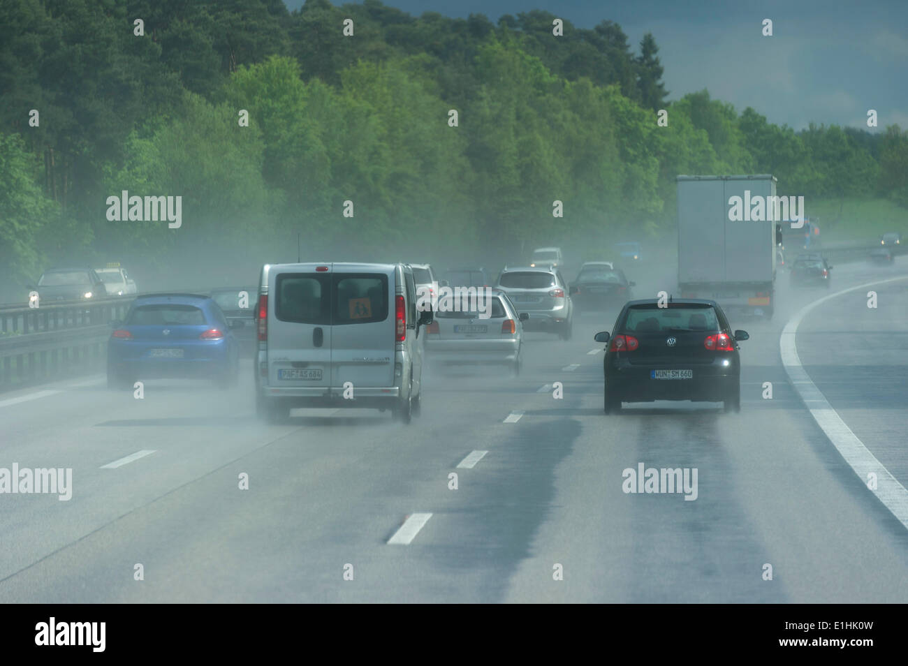 Verkehr bei starkem Regen und schlechter Sicht, Autobahn A9, in der Nähe von Pfaffenhofen, Upper Bavaria, Bavaria, Germany Stockfoto