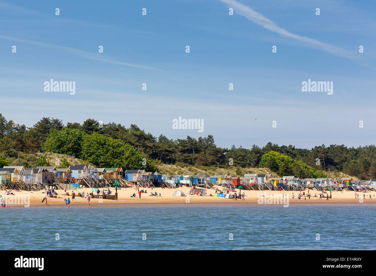 Wells-Next-the-Sea, Großbritannien-1. Juni 2014: Menschen verbringen einen sonnigen Tag am Brunnen Strand Ing Norfolk Stockfoto