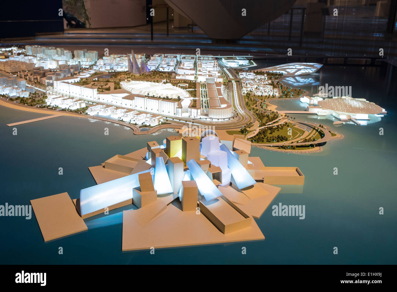 Ansicht des Masterplans mit neuen Museen (Guggenheim im Vordergrund) für Saadiyat Island in Abu Dhabi Vereinigte Arabische Emirate Stockfoto