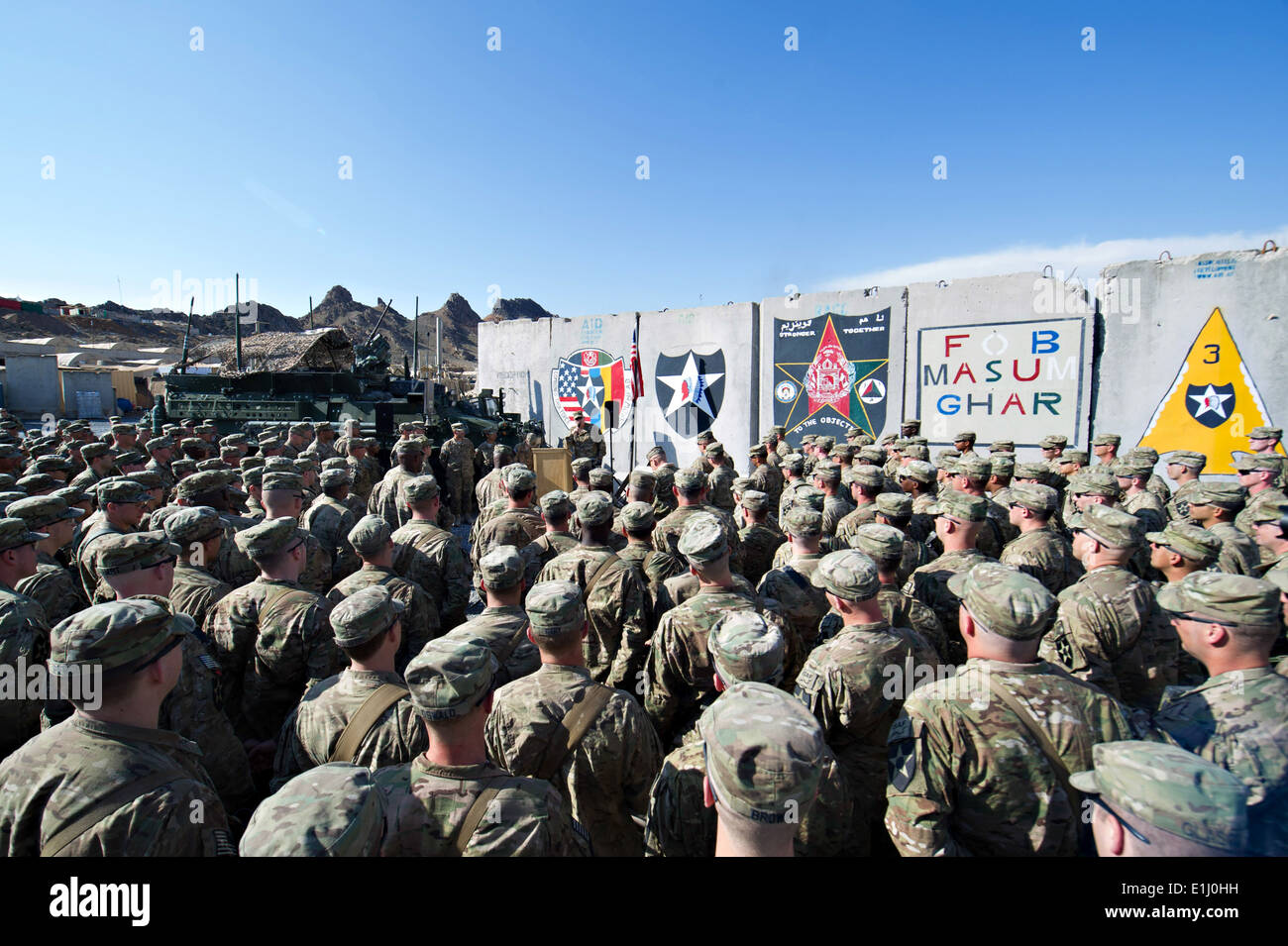 US Army General Ray Odierno, spricht am Rednerpult, der Stabschef der Armee, Soldaten mit der 4. Stryker Brigade Combat Stockfoto