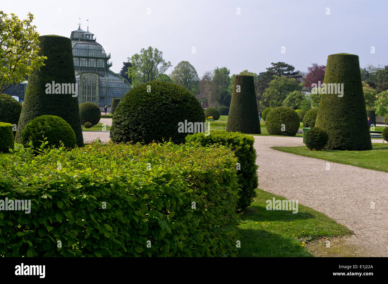Pflanze-Skulpturen im Innern Schenbrunn Park in Wien Stockfoto