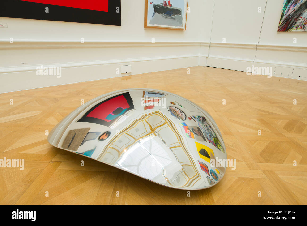 Nikessen, Edelstahl von Bryan Kneale RA an der Royal Academy Summer Exhibition in London Stockfoto