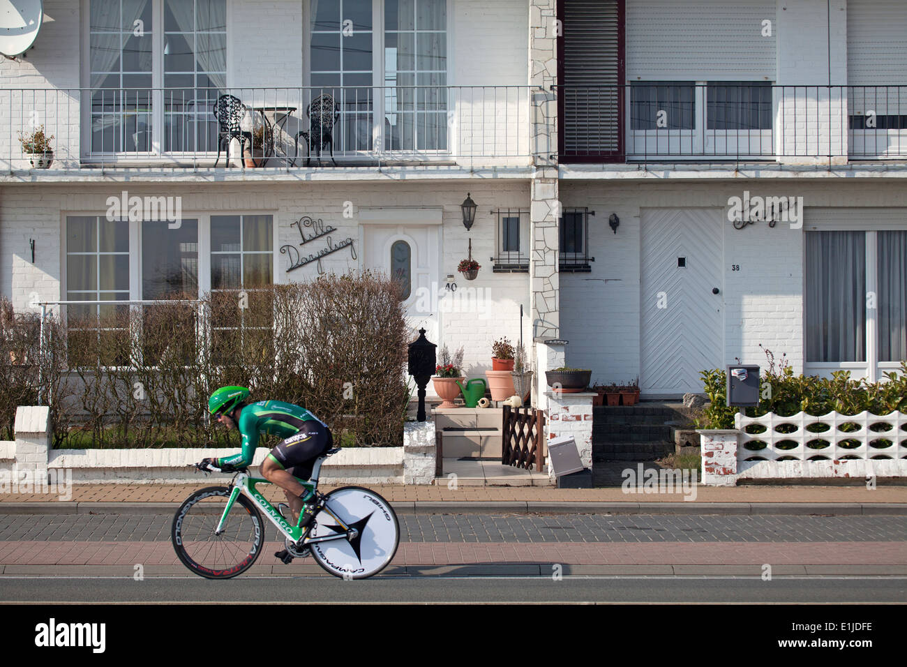 Radfahrer in Cross Country Racing, Belgische Küste Stockfoto