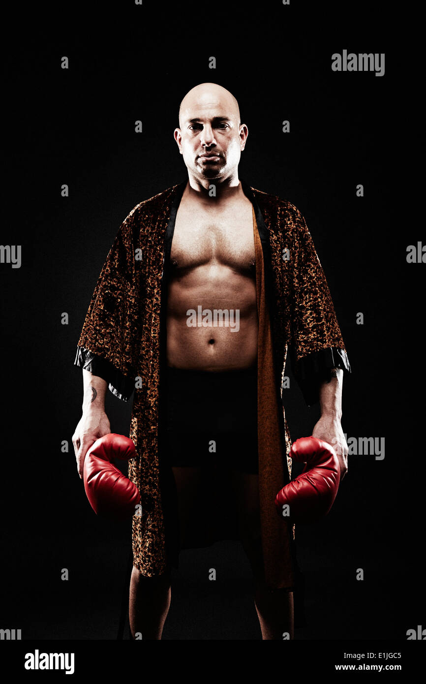 Boxer tragen Morgenmantel Stockfoto