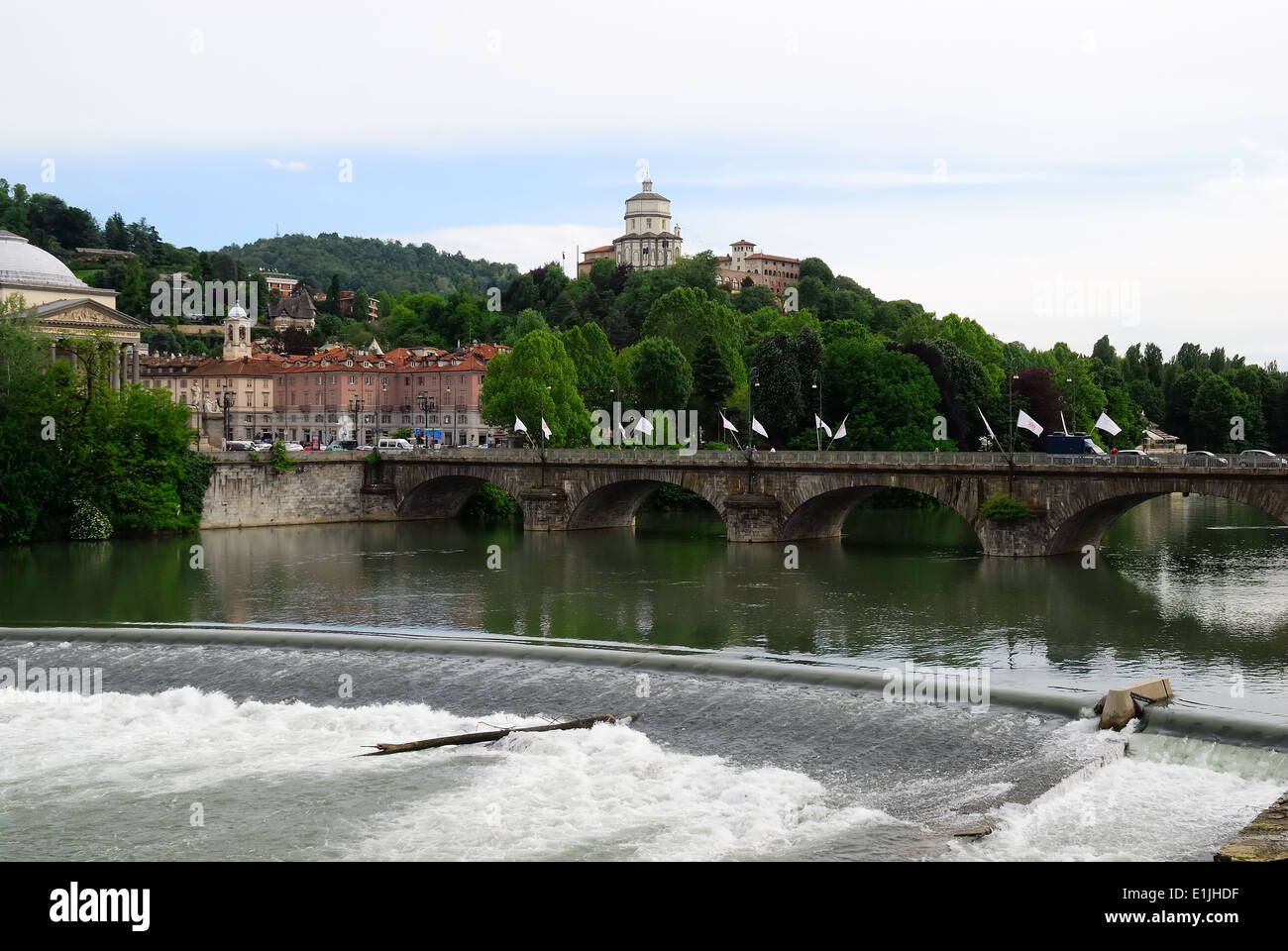 Turin, Piemont. Po, Vittorio Emanuele ich zu überbrücken und die Kirche von Santa Maria auf dem Hügel. Stockfoto