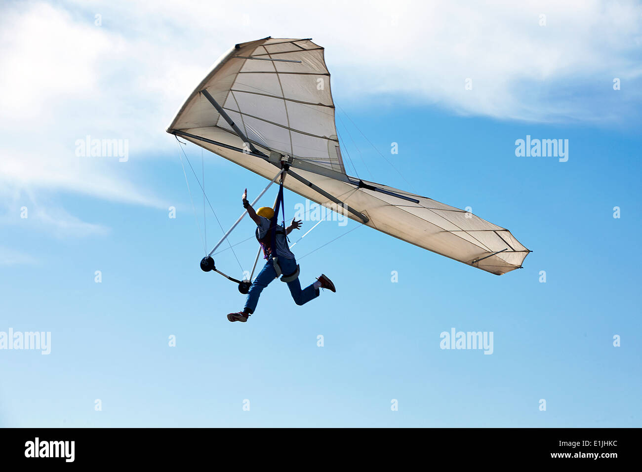 Mann fliegenden Hängegleiter Stockfoto
