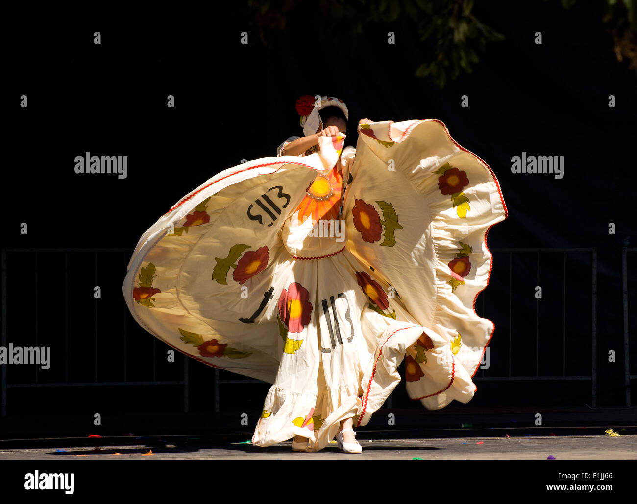 SAN DIEGO - Mai 03: Tänzer beteiligt sich an der Fiesta statt in San Diego, Kalifornien am 3. Mai 2014, die jährliche Fiesta San sterben Stockfoto