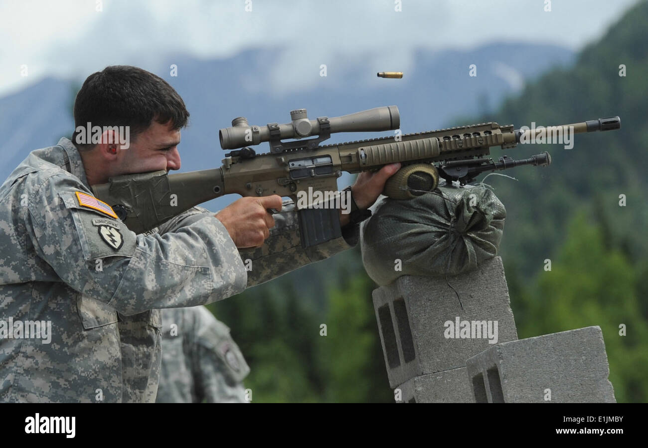 Armee CPL. Zach Fitch, D Company, 1st Battalion (Airborne), 501. Infanterie-Regiment der 4. Brigade Combat Team (zugewiesen Stockfoto