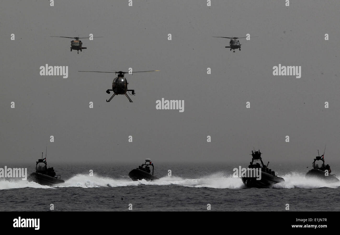 Golf von Aqaba, Jordanien. 5. Juni 2014. Spezialkräfte beteiligen sich an der "Eager Lion" militärischen Drill am Golf von Aqaba, etwa 330 Kilometer südlich von Amman, Jordanien, 5. Juni 2014. Die Jordan-Gastgeber "Eager Lion", die internationalen militärischen Drill mit der Teilnahme von 22 Ländern soll die Stärkung der Kompetenzen der jordanischen Armee und Verbesserung der Zusammenarbeit, sagte die Armee. Bildnachweis: Xinhua/Alamy Live-Nachrichten Stockfoto