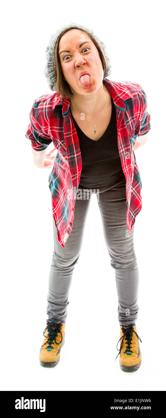 Junge Frau, die ihre Zunge heraus Stockfoto