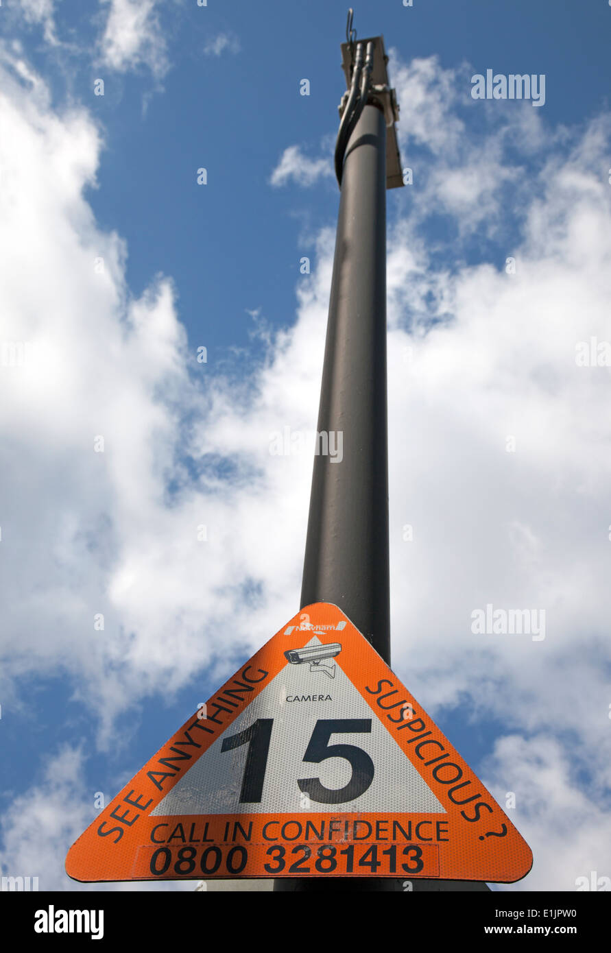 CCTV Kamera Mast und Zeichen, Stratford, East London Stockfoto