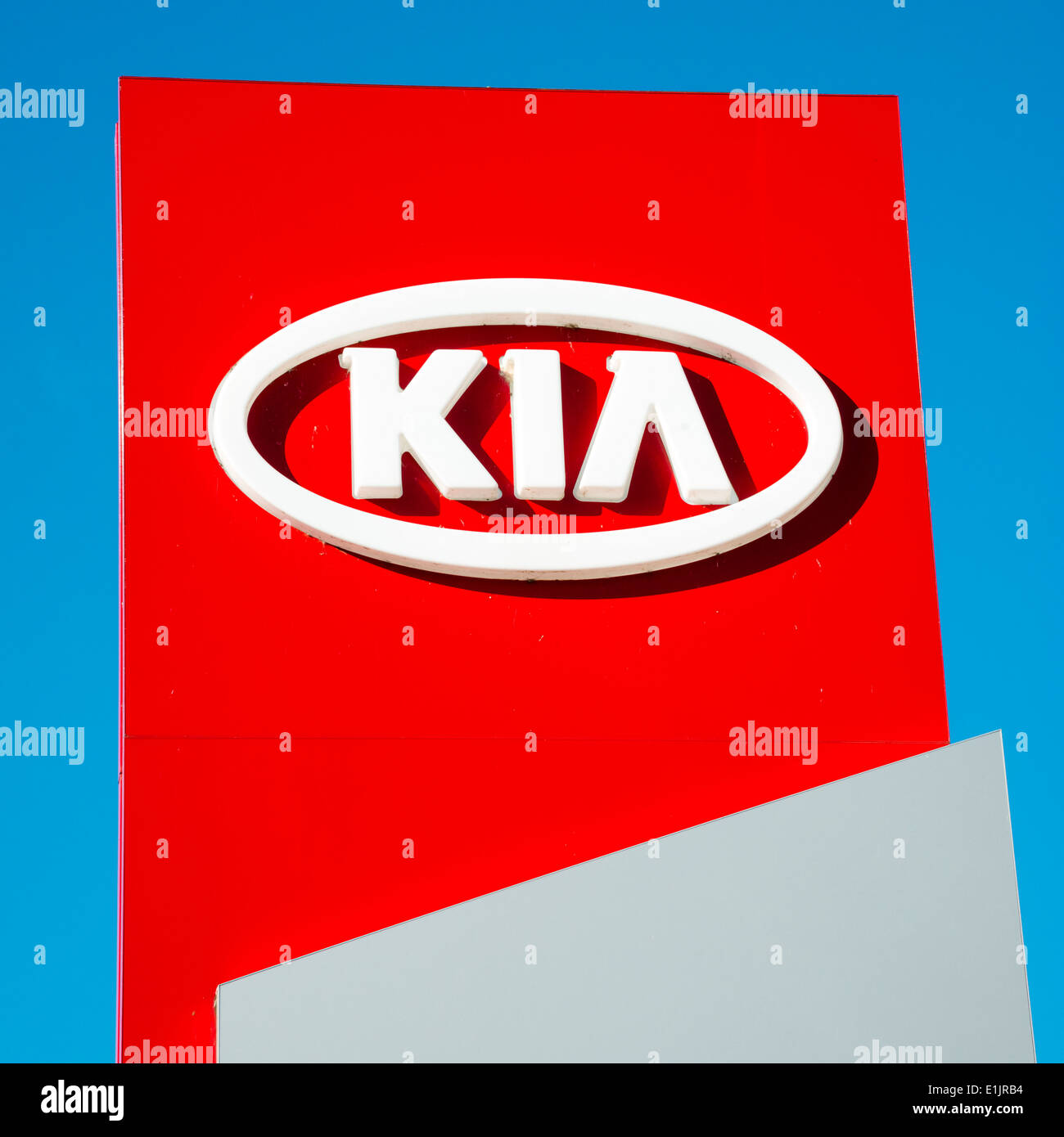KIA Motoren Zeichen bei einem Autohändler, UK. Stockfoto