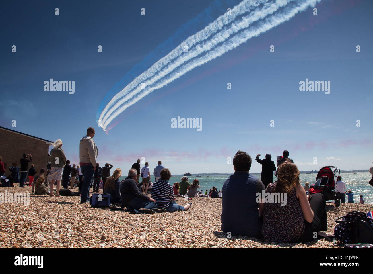 Southsea, Hampshire, UK. 5. Juni 2014. Die Red Arrows fliegen über Tausende von Zuschauern während einer 20-minütigen Show in Southsea im Rahmen der 70. Jahrestag d-Day Erinnerungen. Bildnachweis: Hanna Adcock/ZUMA Wire/ZUMAPRESS.com/Alamy Live-Nachrichten Stockfoto