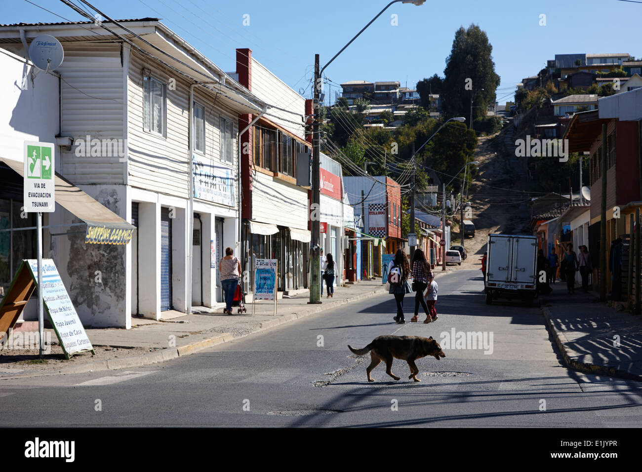 Tsunami-Evakuierung route bergauf in Stadt Straßen Constitucion chile Stockfoto
