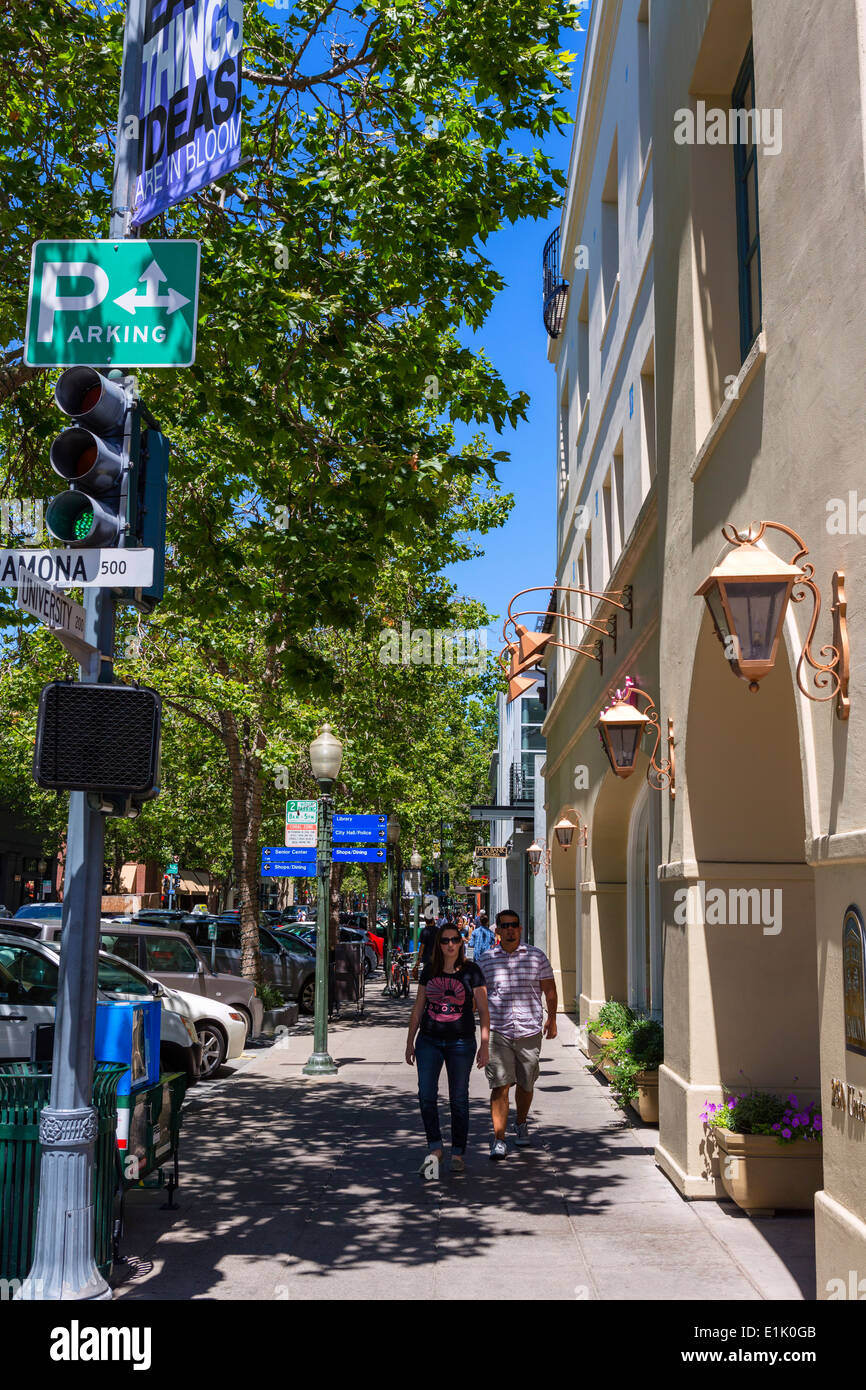 Geschäfte auf der University Avenue in der Innenstadt von Palo Alto, Santa Clara County, Kalifornien, USA Stockfoto
