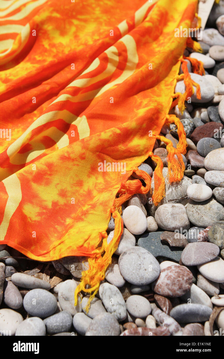 Orange sarong auf die Strände von Rhodos, Insel Rhodos, Griechenland Stockfoto