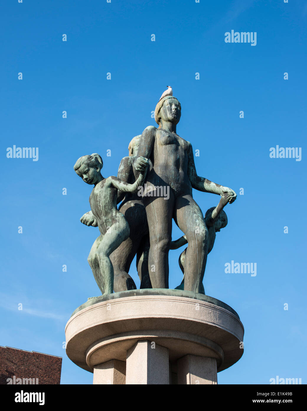 Skulptur von Mutter und Familie, Pipervika Hafen, Oslo Stockfoto