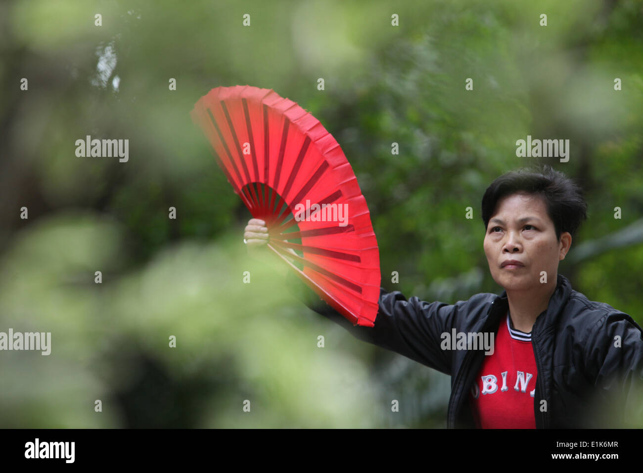 Tai-Chi-Übungen mit den Fans. Stockfoto
