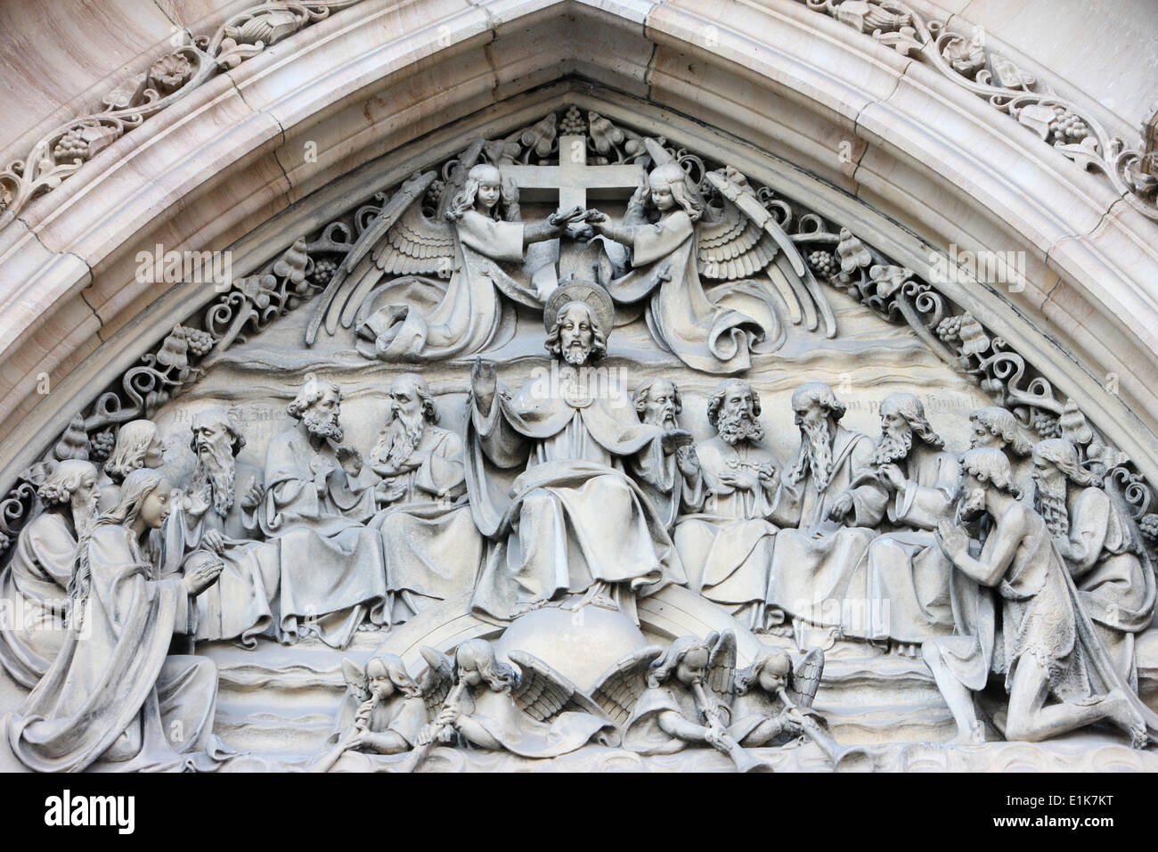 Kirche St. Peter und St. Paul Tympanon Skulptur Stockfoto