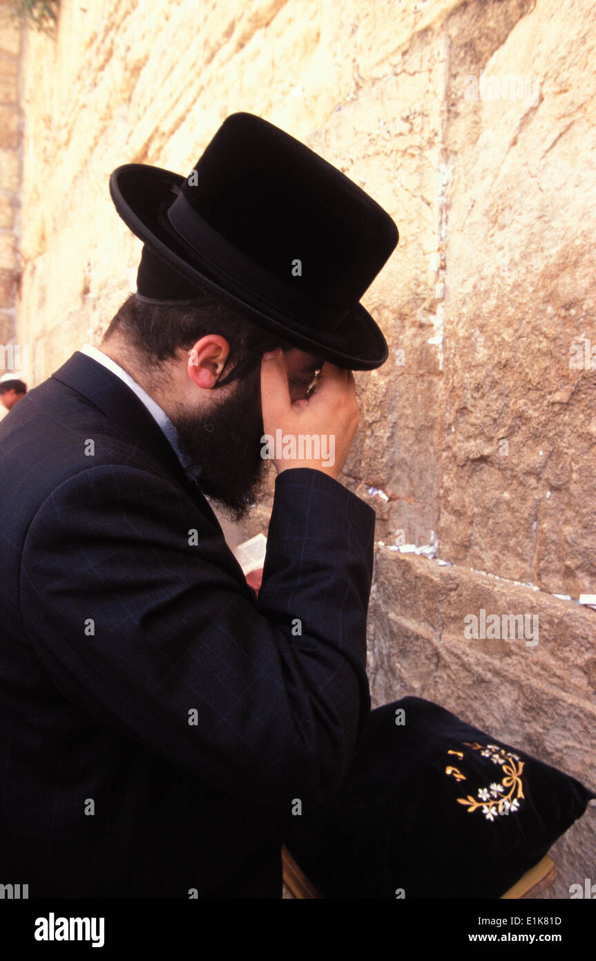 Orthodoxe Juden an der Klagemauer beten Stockfoto