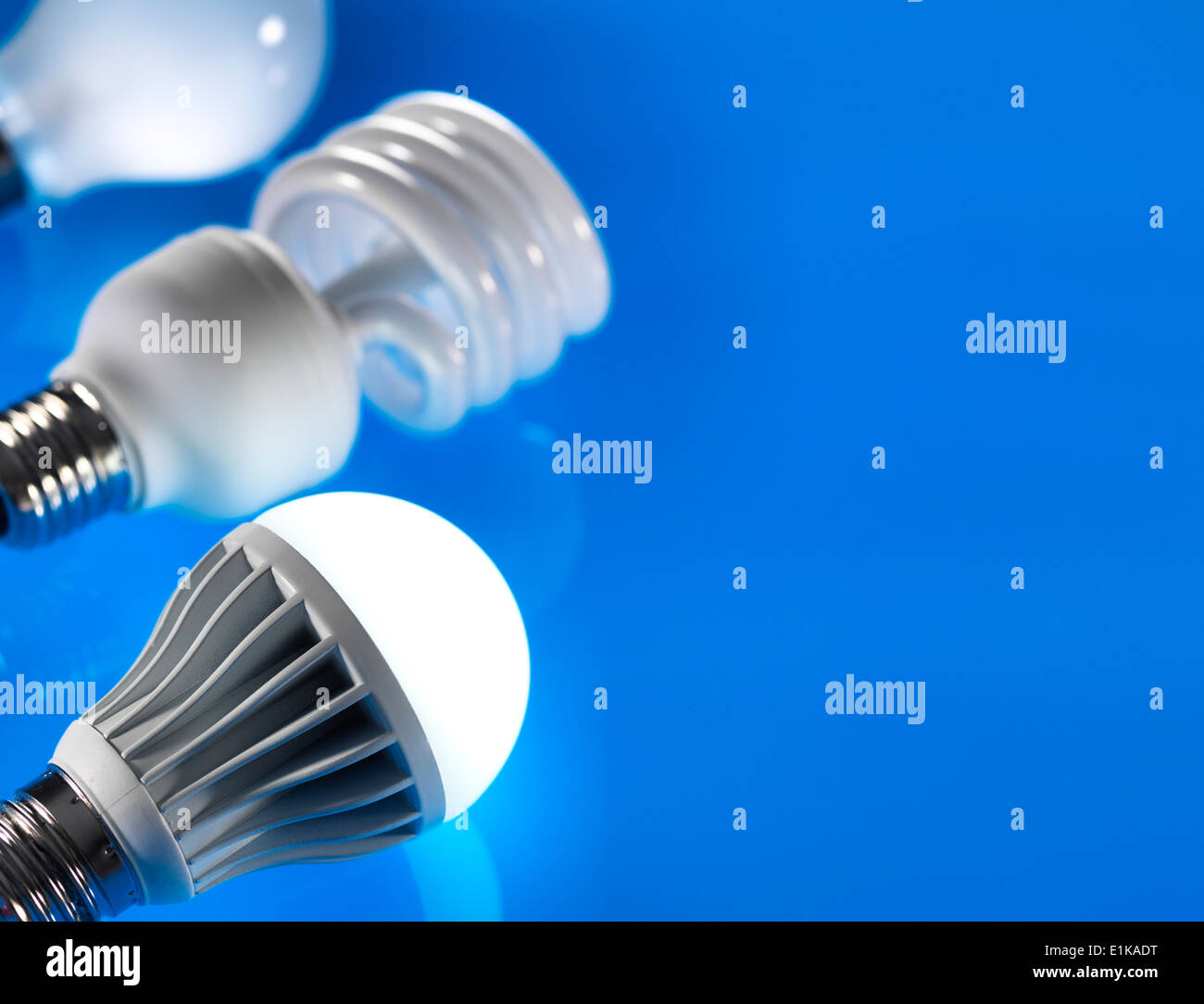Standard der Energieeinsparung und LED-Glühbirnen. Stockfoto