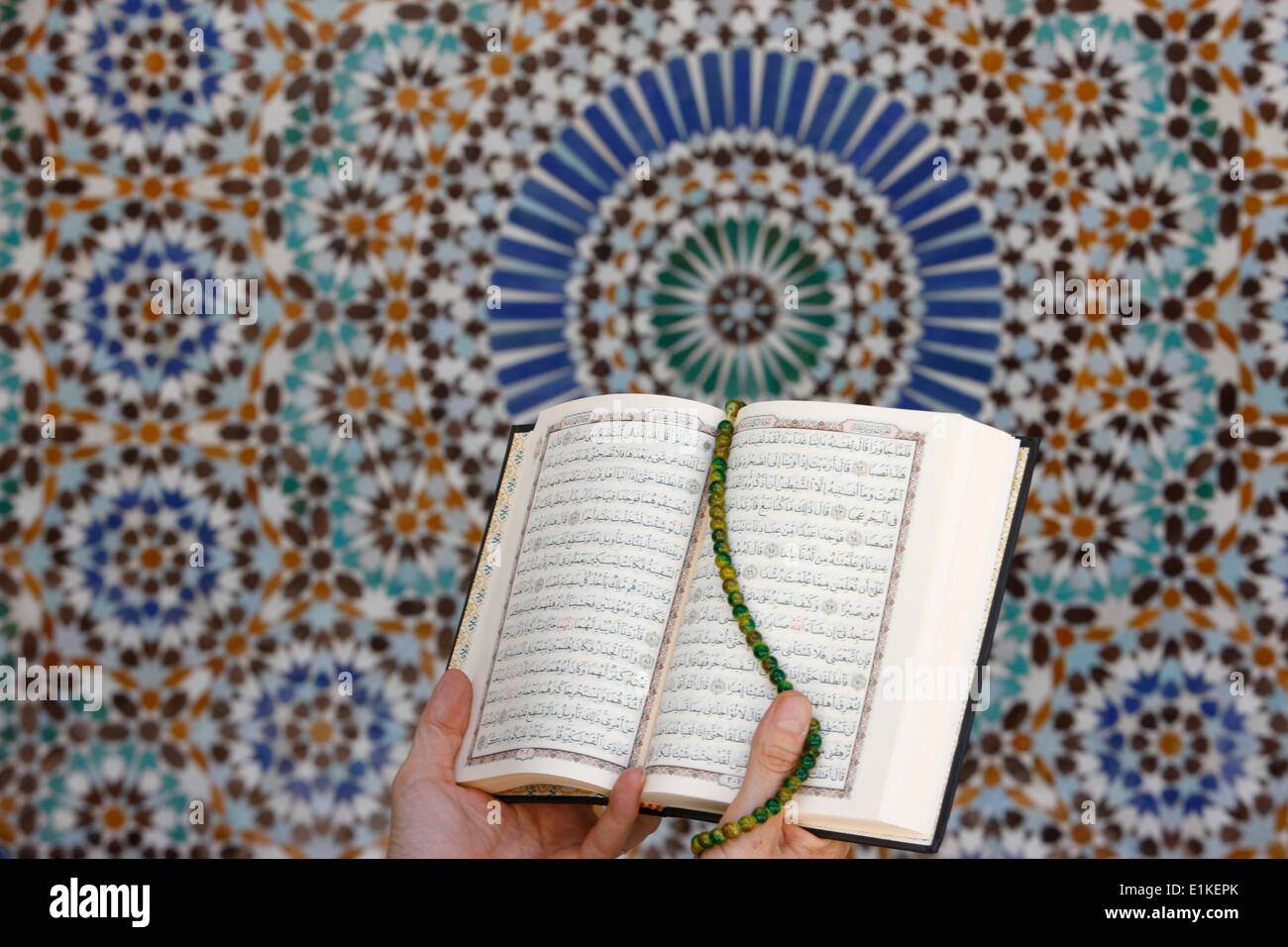 Koran lesen Stockfoto