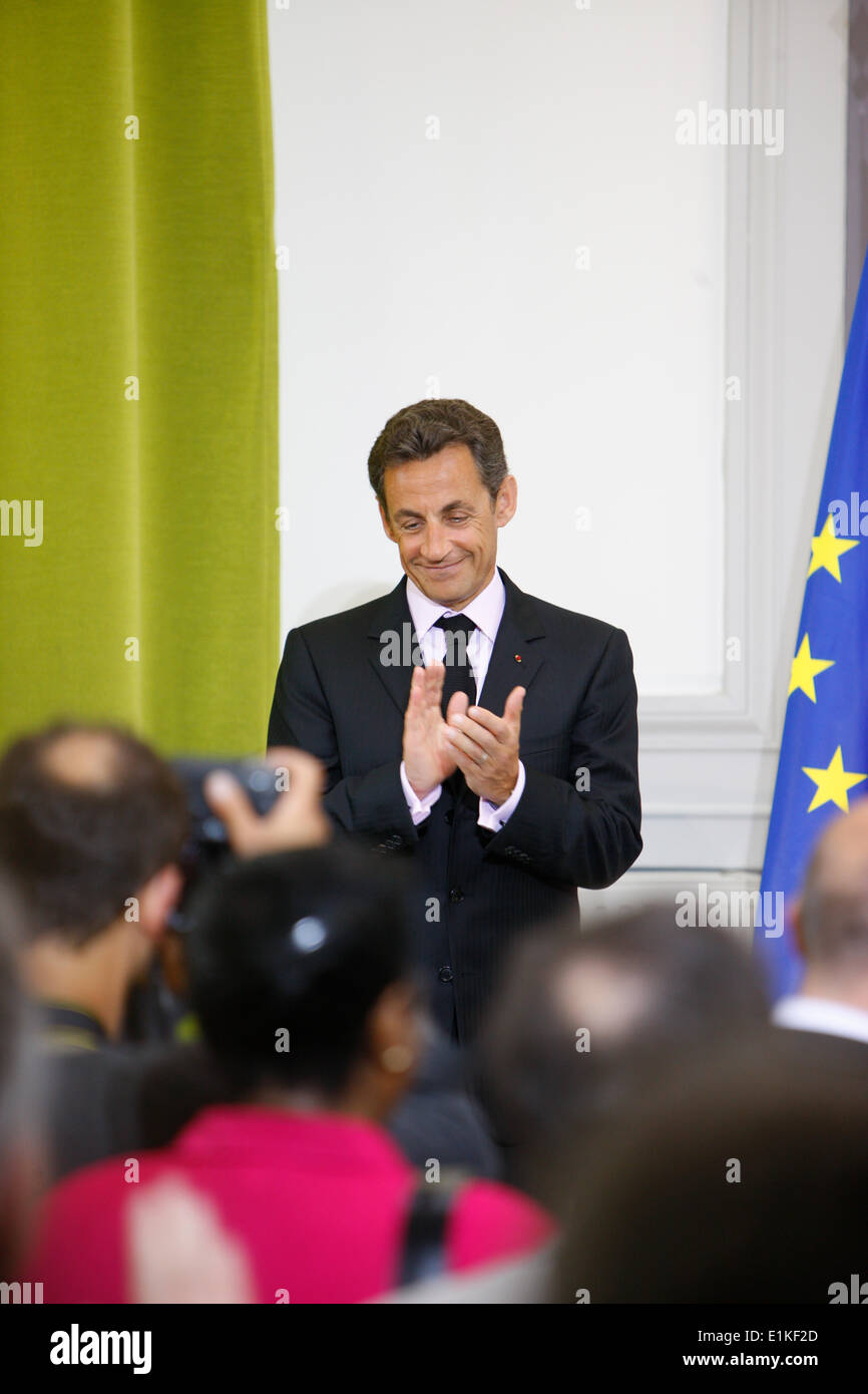 Französischer Präsident Nicolas Sarkozy in einer evangelischen Einrichtung Stockfoto