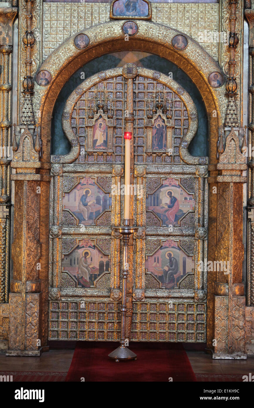 Die Russisch-orthodoxe Kathedrale nennt man auch die Eglise Russe oder postkartenschönen Saint Nicolas. Es ist die größte russisch-orthodoxe ca Stockfoto
