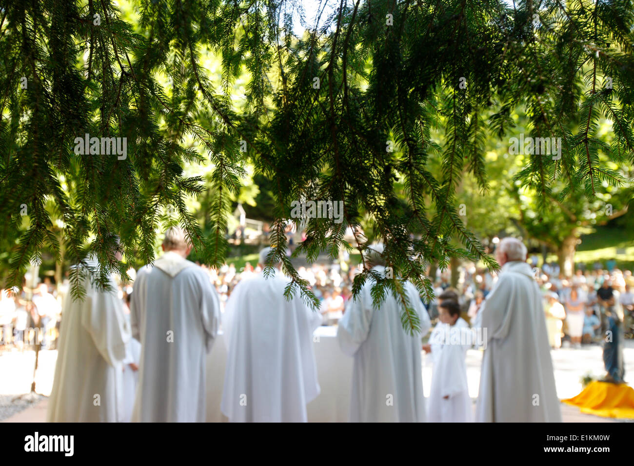 Messe in la BŽnite Fontaine Heiligtum Stockfoto