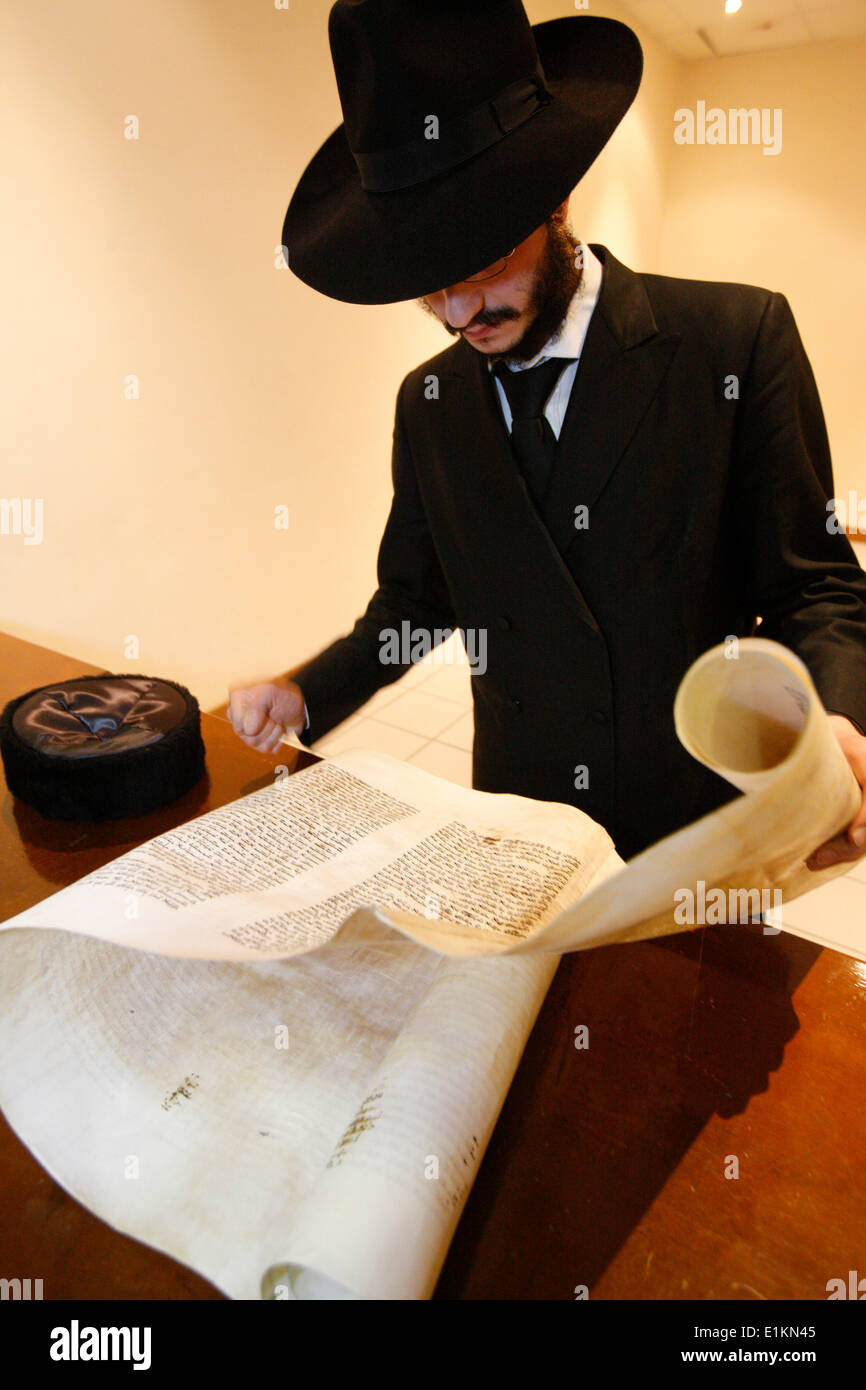 Orthodoxer Jude, die Lektüre des Buches von Esther auf Purim-festival Stockfoto
