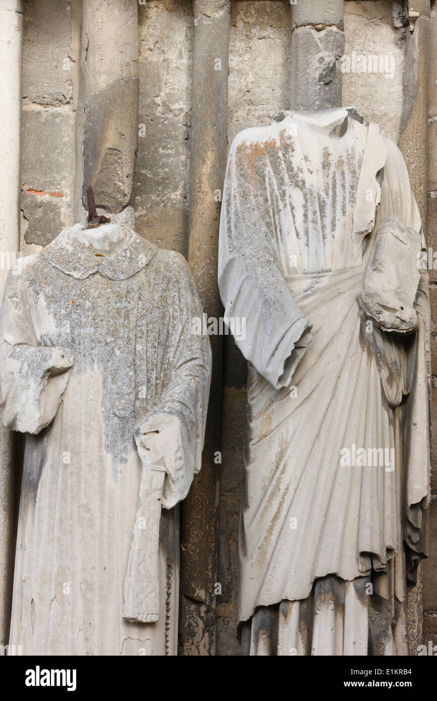 Stillgelegten Skulpturen in Longpont-Sur-Orge Basilika Stockfoto