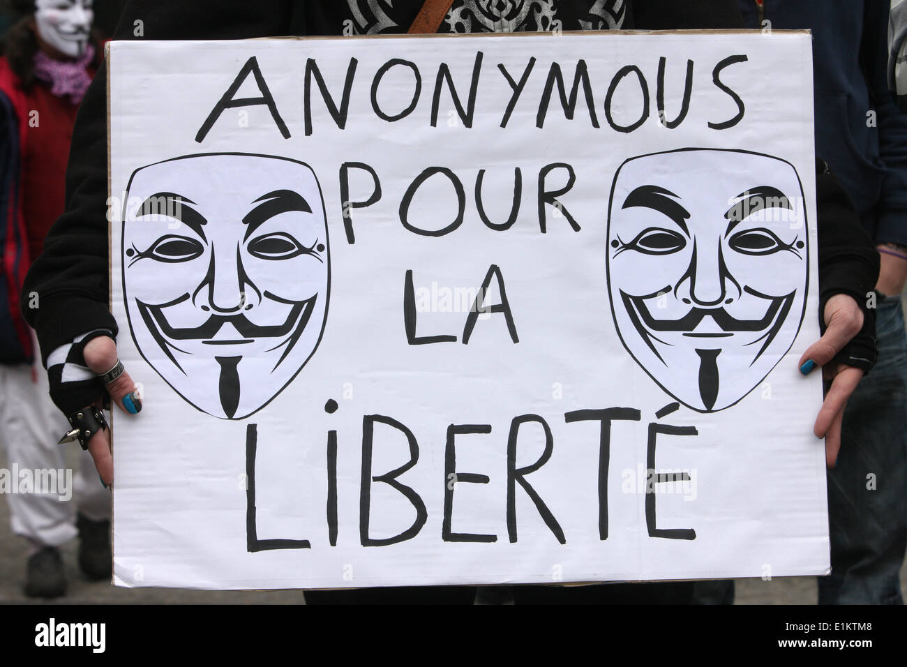 Stopp ACTA Demonstranten marschieren in Paris. Stockfoto