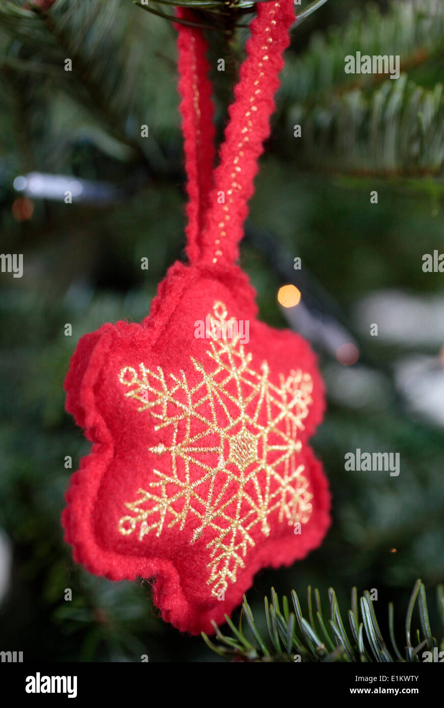 Geschmückter Weihnachtsbaum. Stockfoto
