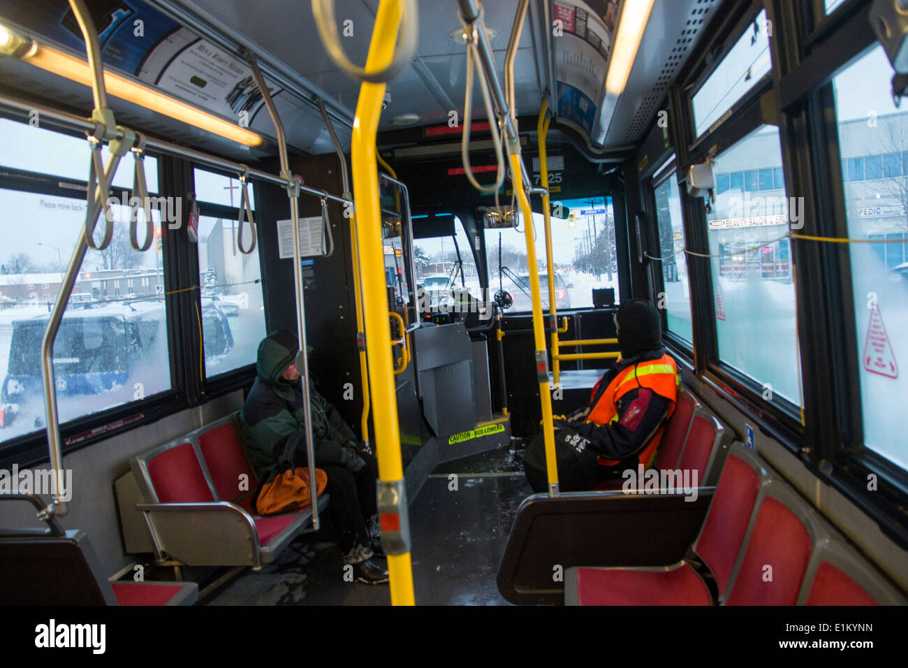 eine Szene im TTC Bus während Schnee Stockfoto