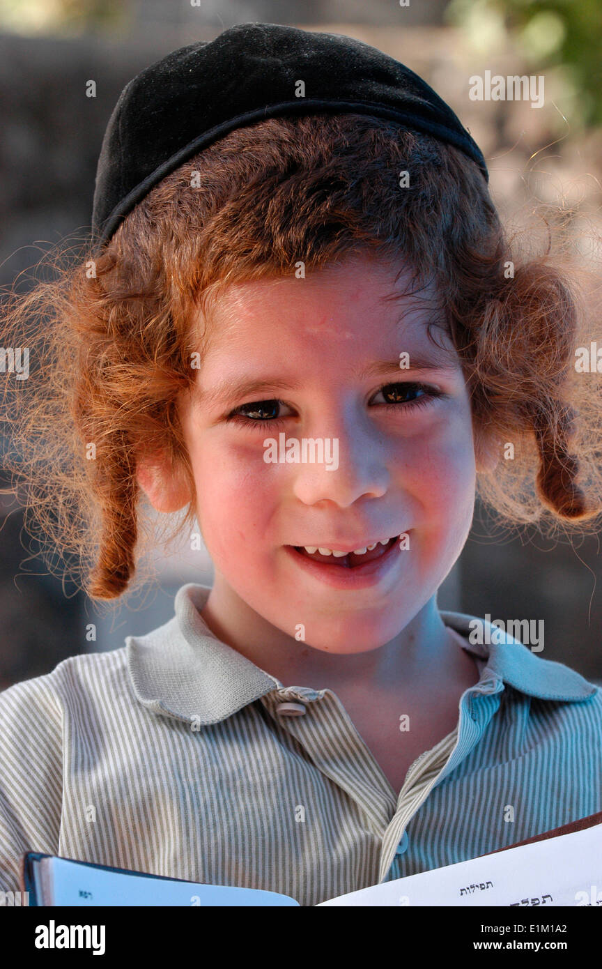 Orthodoxe jüdische junge in Tiberias Stockfoto
