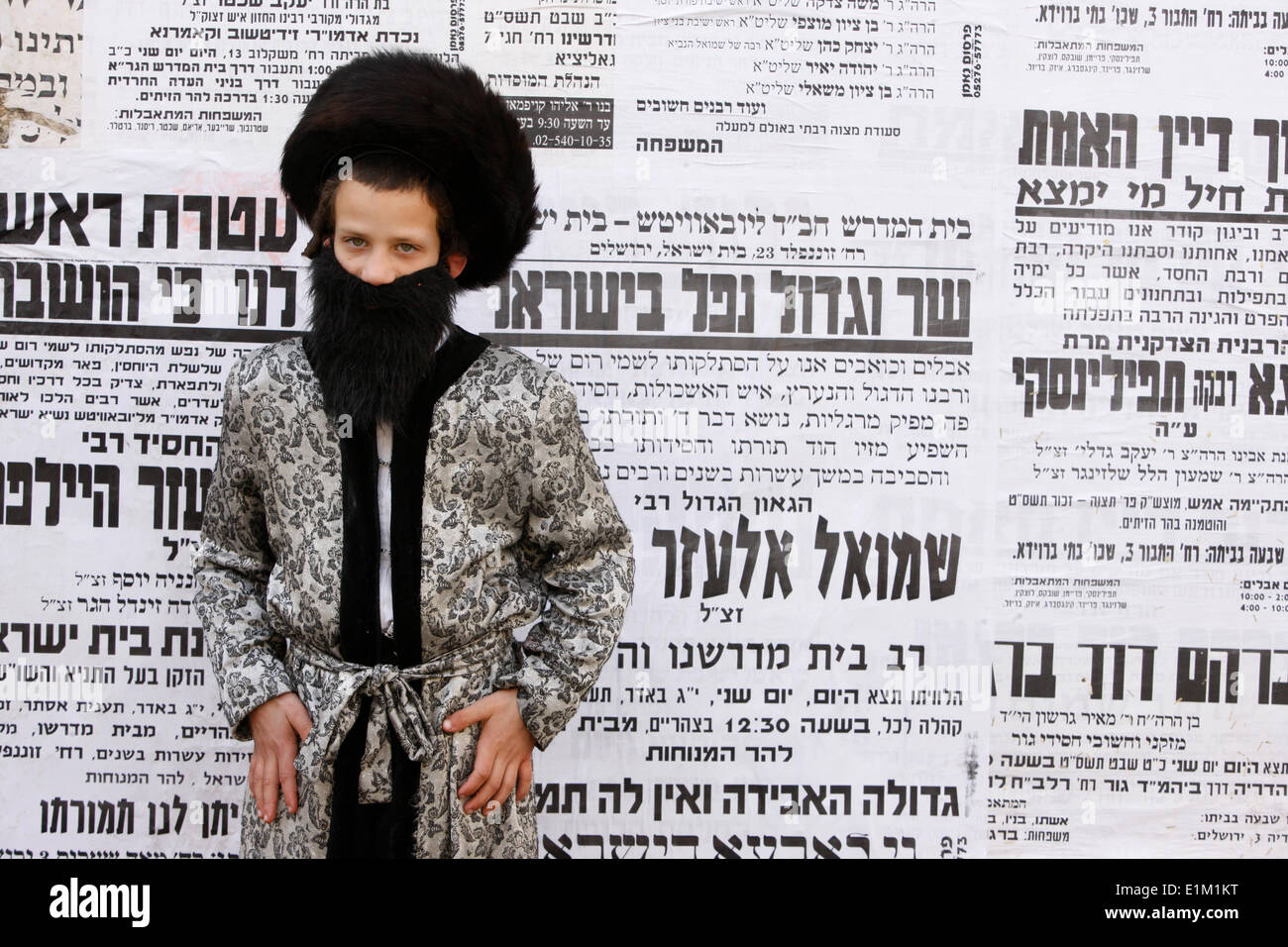 Kind in Mea Shearim jüdischen orthodoxen Viertel für Purim Urlaub gekleidet. Stockfoto