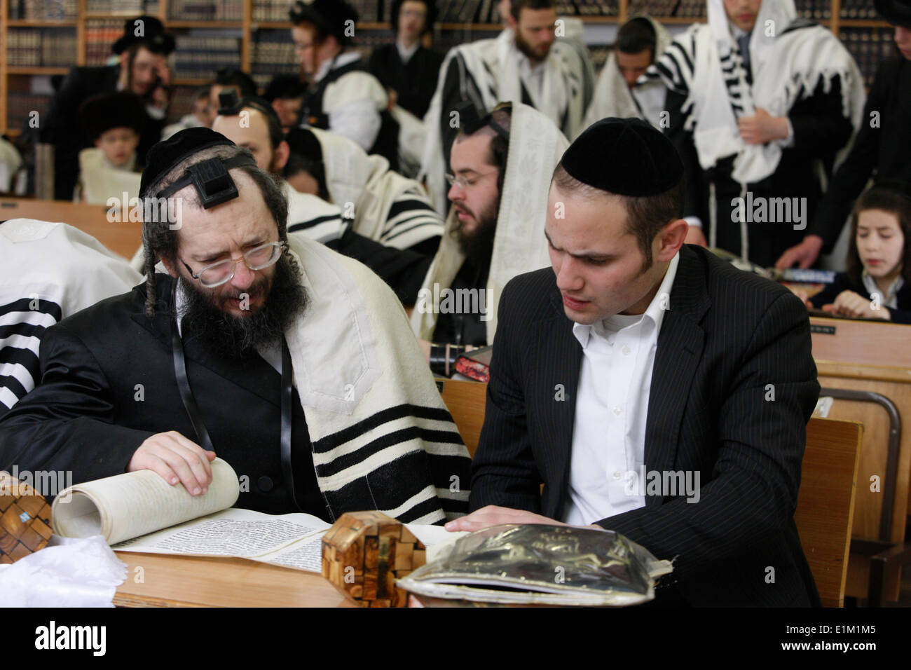 Orthodoxe Juden in Jerusalem zu Purim feiern Stockfoto