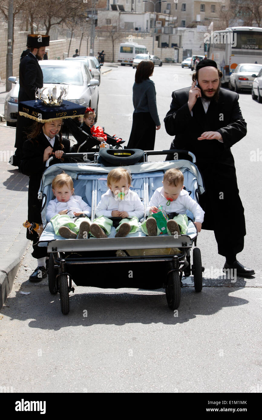 Orthodoxen jüdischen Vater und Kinder Stockfoto