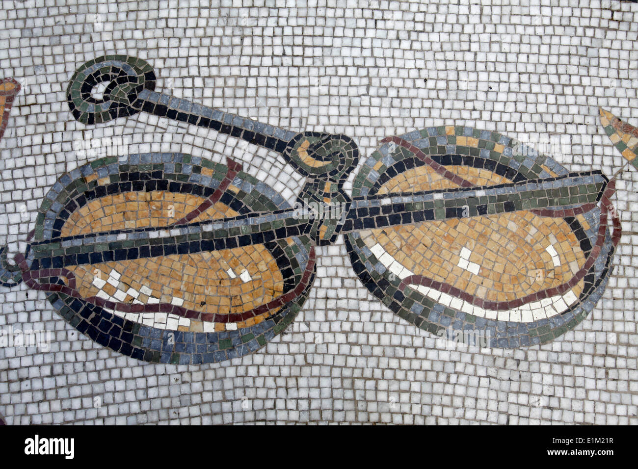 Astrale Zeichen Mosaik in der Galleria Umberto, Napoli: Libra Stockfoto