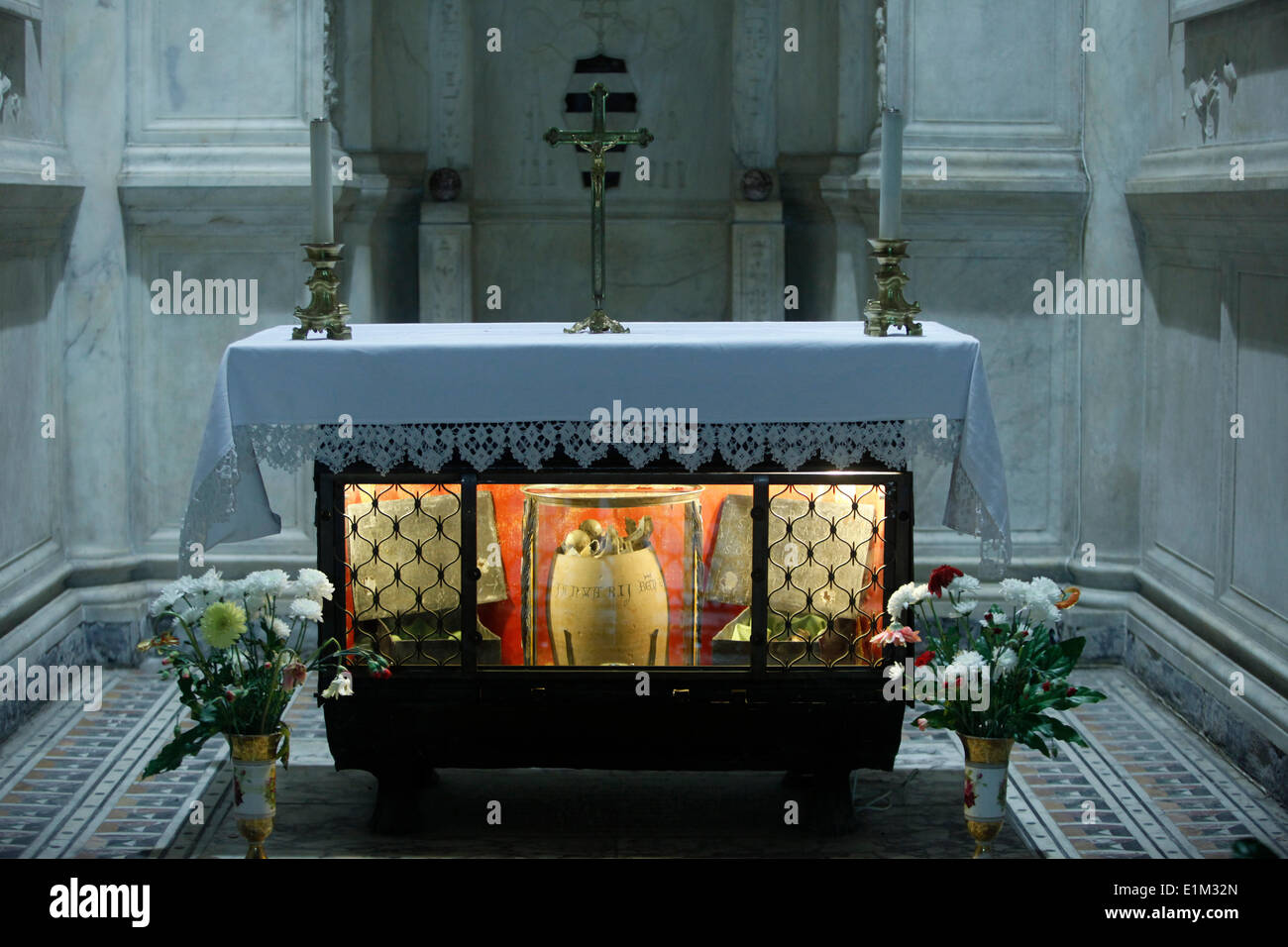 St. Gennaro Knochen in Napoli Dom Stockfoto