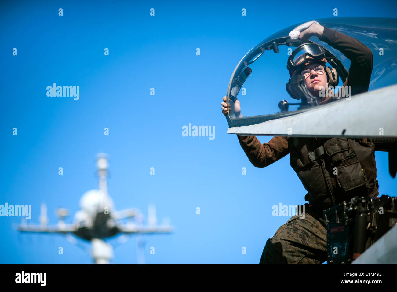 Jcccproduct us marine corps cpl michael mathisen -Fotos und ...