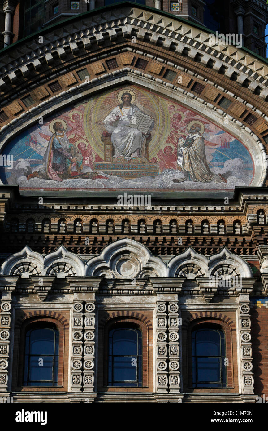Kirche des Retters auf Blut oder Kirche der Auferstehung. Fassaden-Mosaik. Stockfoto