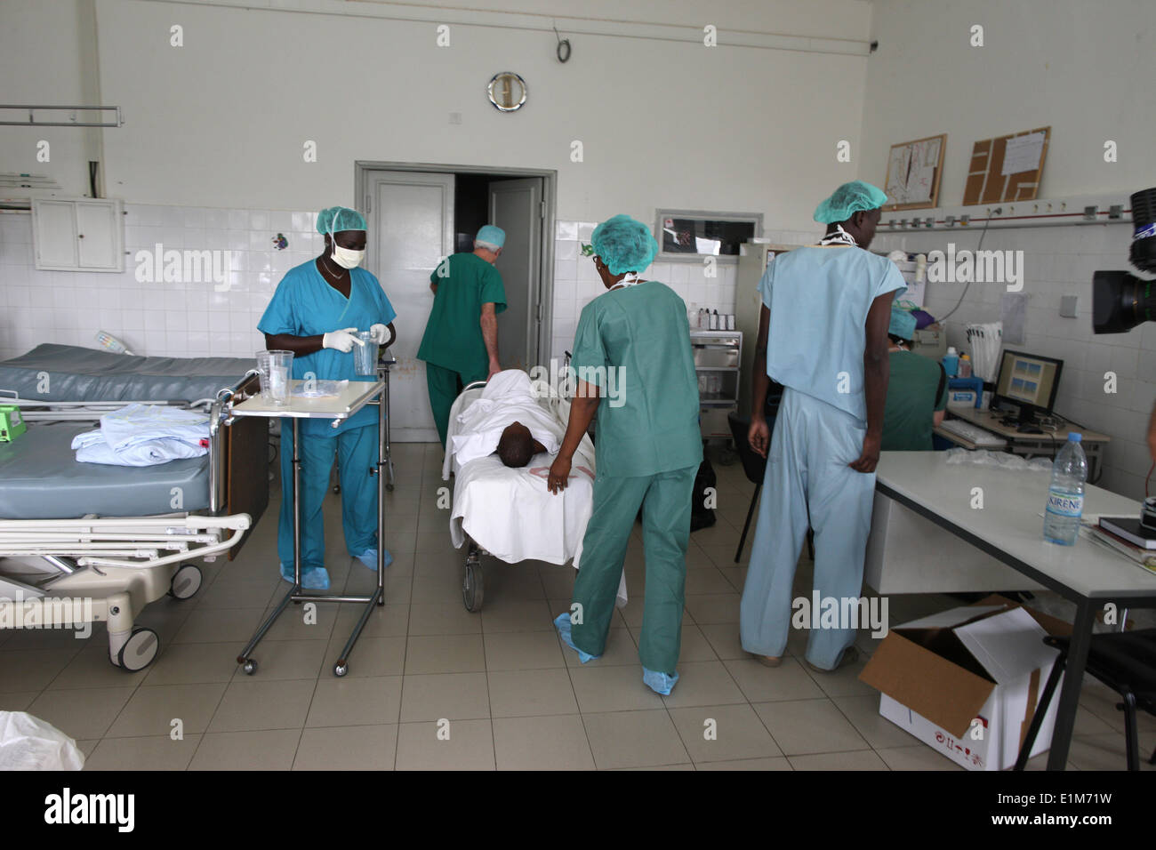 Intensivstation in einem afrikanischen Krankenhaus. Stockfoto