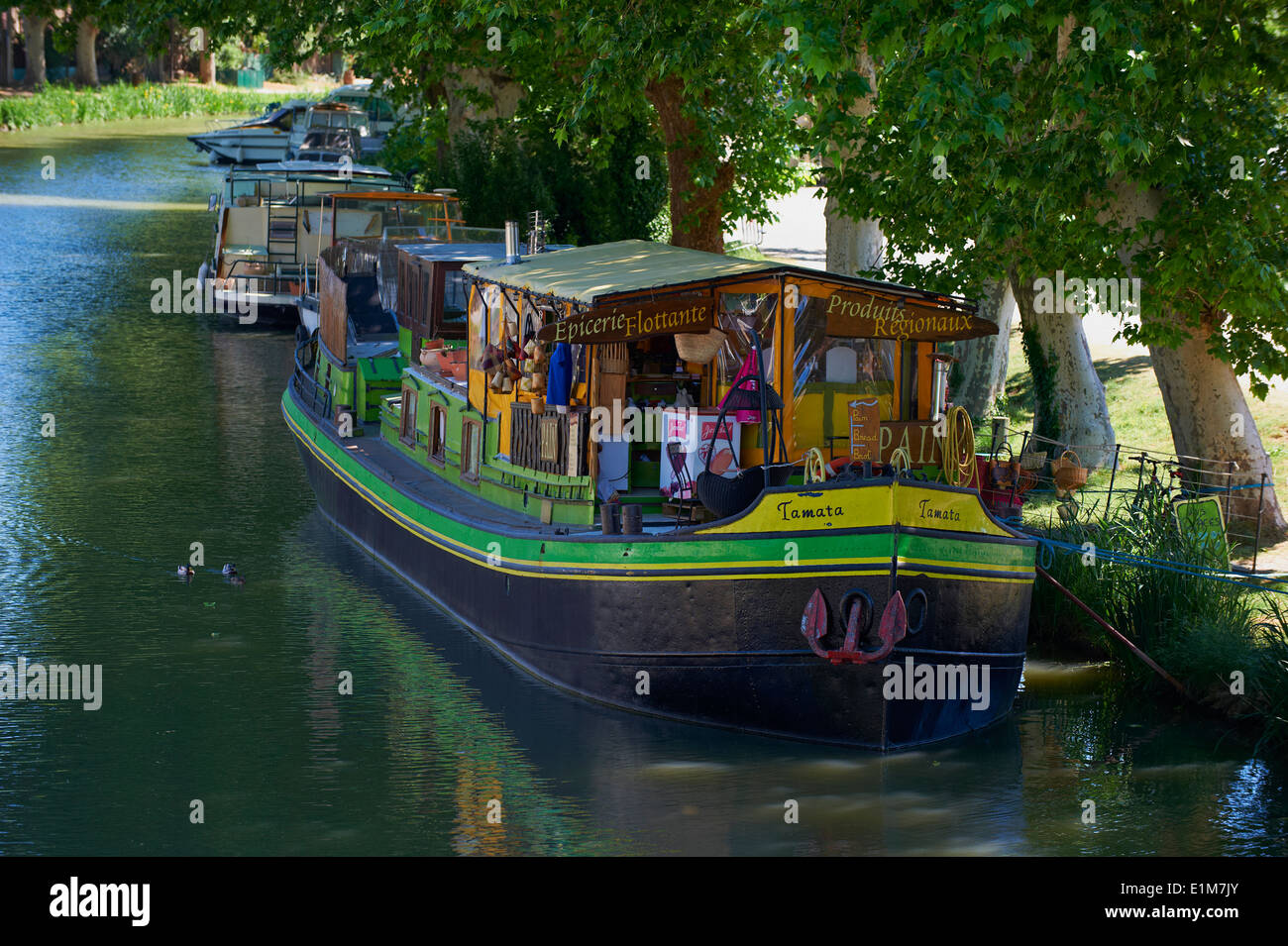 Frankreich, Languedoc-Roussillon, Aude (11), Stadt von Le Somail, Canal du Midi, Shop Boot "Tamata" Stockfoto