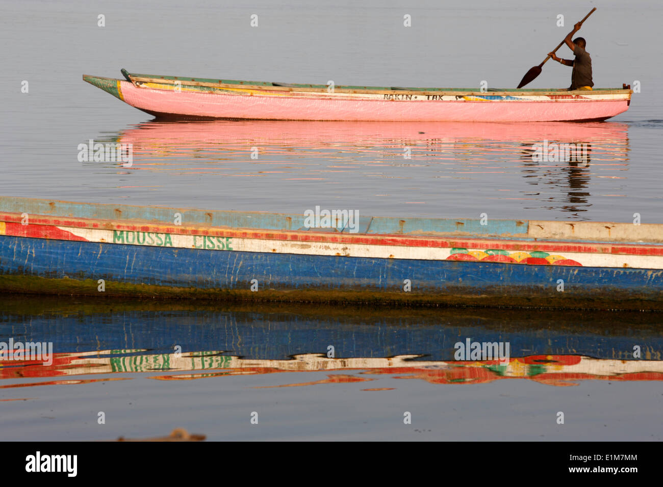 Ruderer auf Casamance Fluß Stockfoto