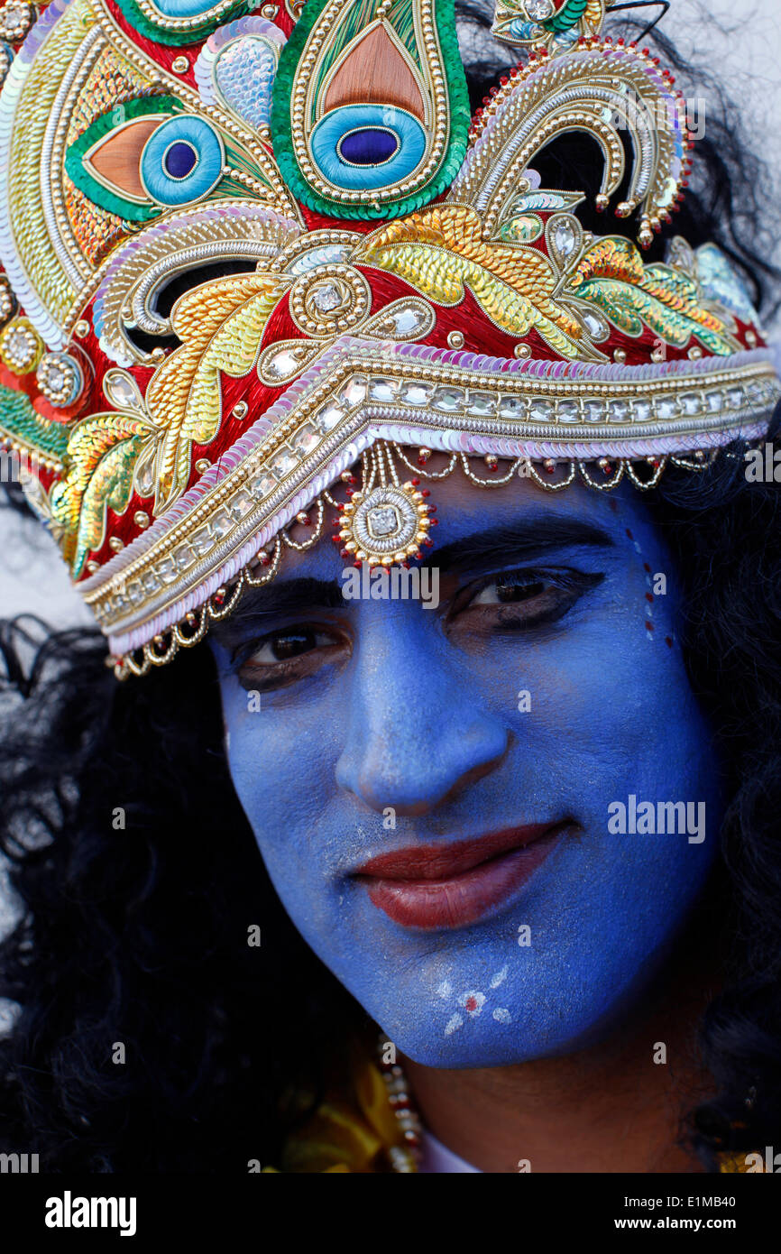 Man verkleidete Hindu-Gott Krishna Janmashtami Festivals am Bhaktivedanta Manor ISKCON (Hare Krishna) Tempel Stockfoto