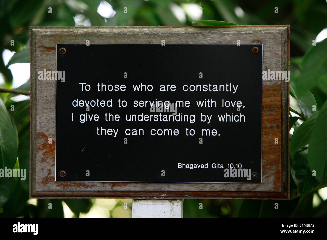 Bhaktivedanta Manor-Zitat aus der Bhagavad Gita Stockfoto